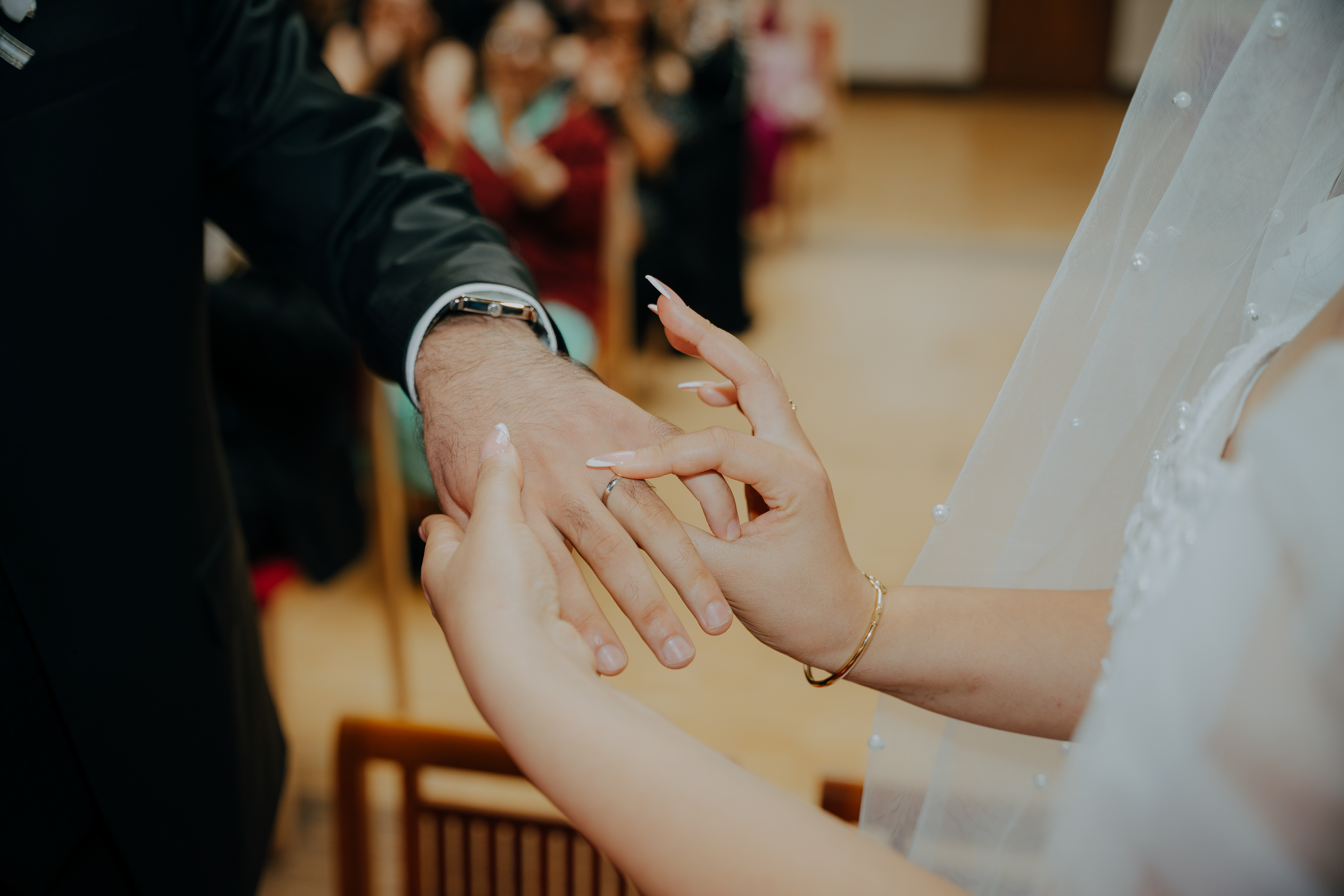 Échange des alliances pendant la cérémonie